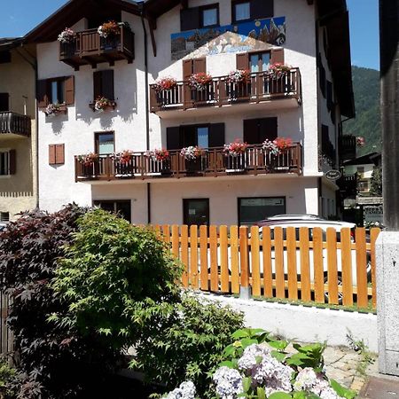 Casa Salvaterra Affittacamere Pinzolo Exteriör bild