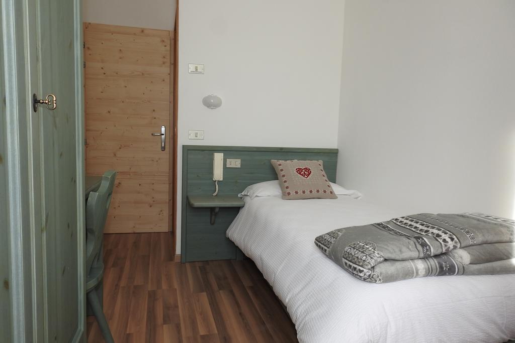 Casa Salvaterra Affittacamere Pinzolo Exteriör bild